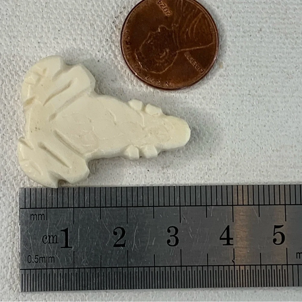 Vintage Natural Bone Bead Frog Hand Carved Fetish Animal Toad Drilled 1.3